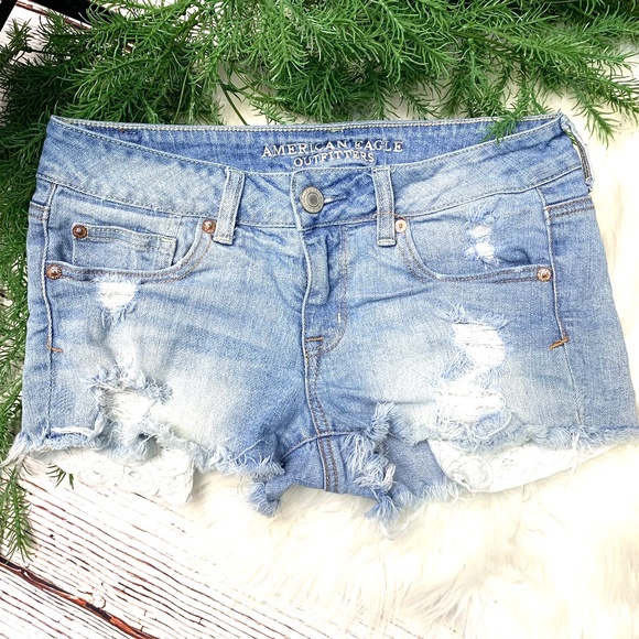 American Eagle Outfitters Pants - |•AEO🦅•| Distressed Shortie Shorts w/ Lace Pocket